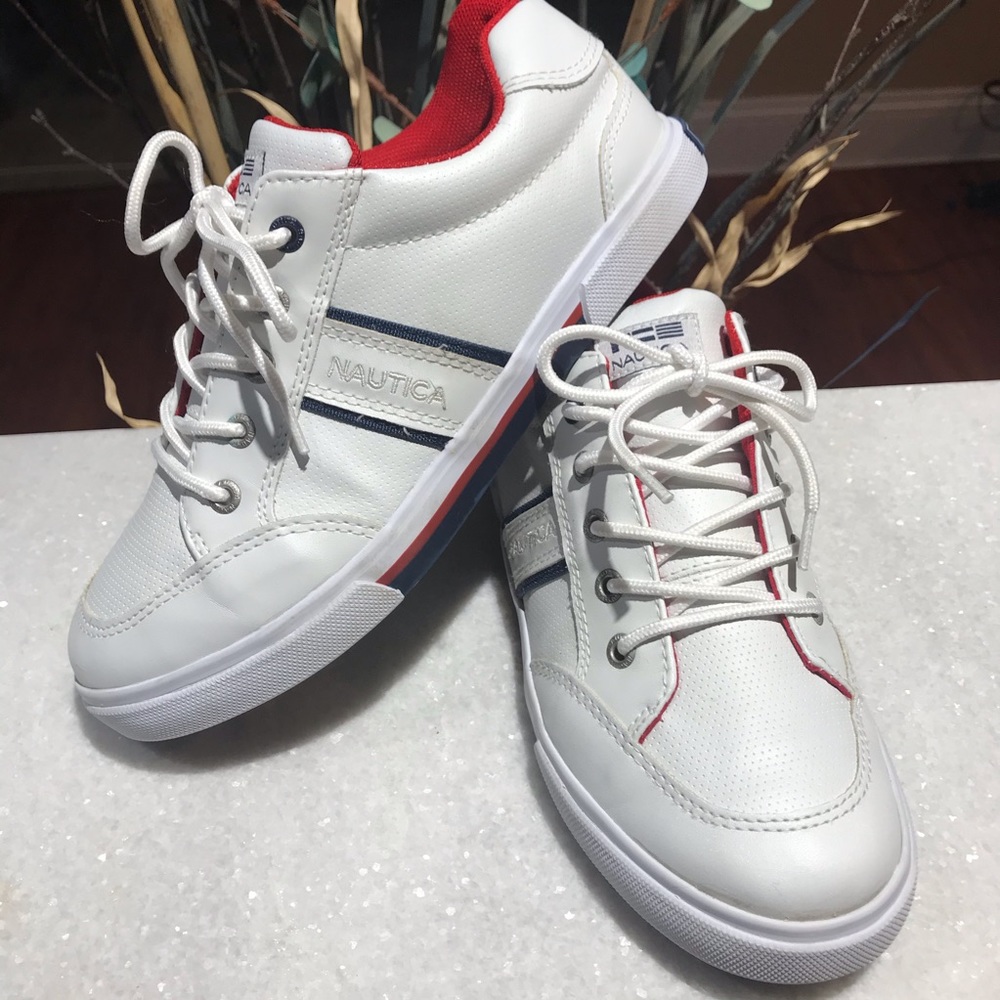 Nautica Hull White/Blue/Red Sneakers Youth Size 4